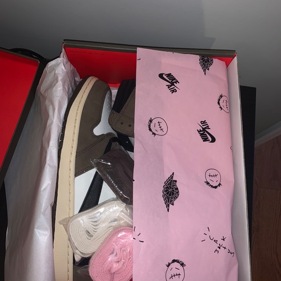 TRAVIS SCOTT 1s - Picture 2 of 10